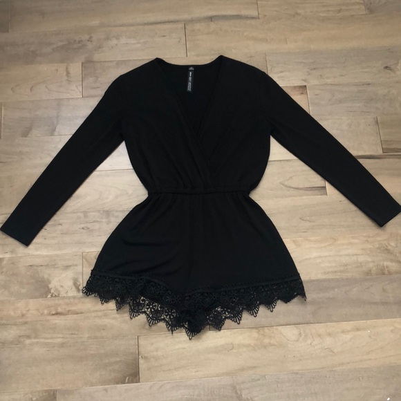 Design Lab Black long sleeve lace trim romper - Picture 1 of 5